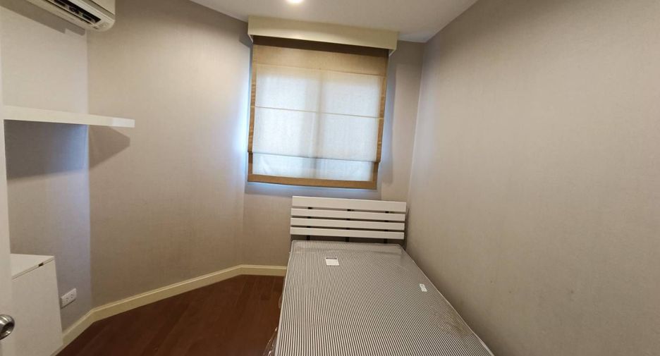 For rent 3 bedrooms condo in Huai Khwang, Bangkok