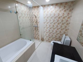 For rent 3 bedrooms condo in Huai Khwang, Bangkok