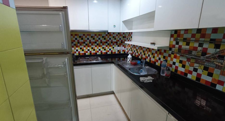 For rent 3 bedrooms condo in Huai Khwang, Bangkok