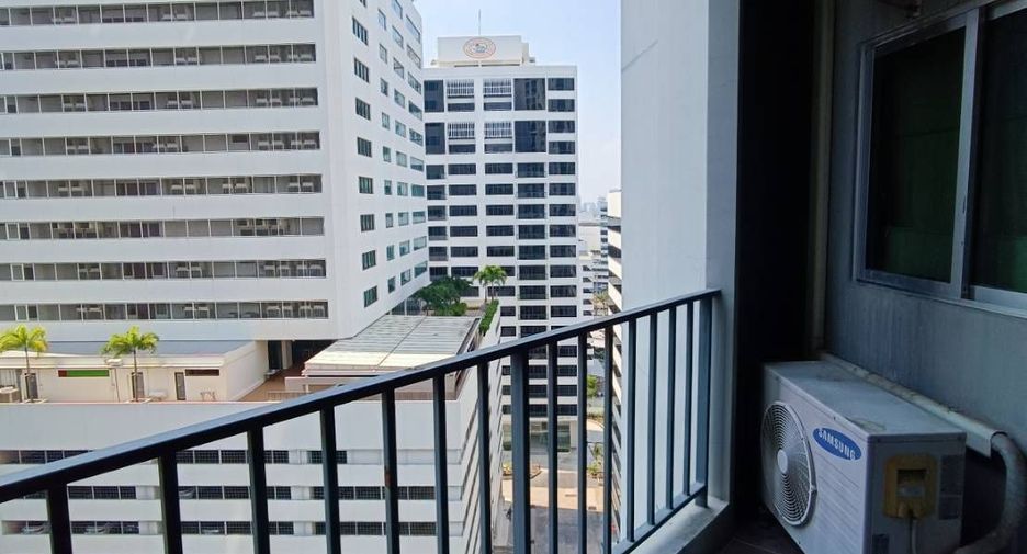 For rent 3 bedrooms condo in Huai Khwang, Bangkok