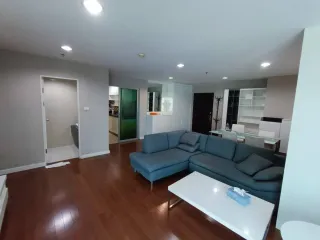 For rent 3 bedrooms condo in Huai Khwang, Bangkok