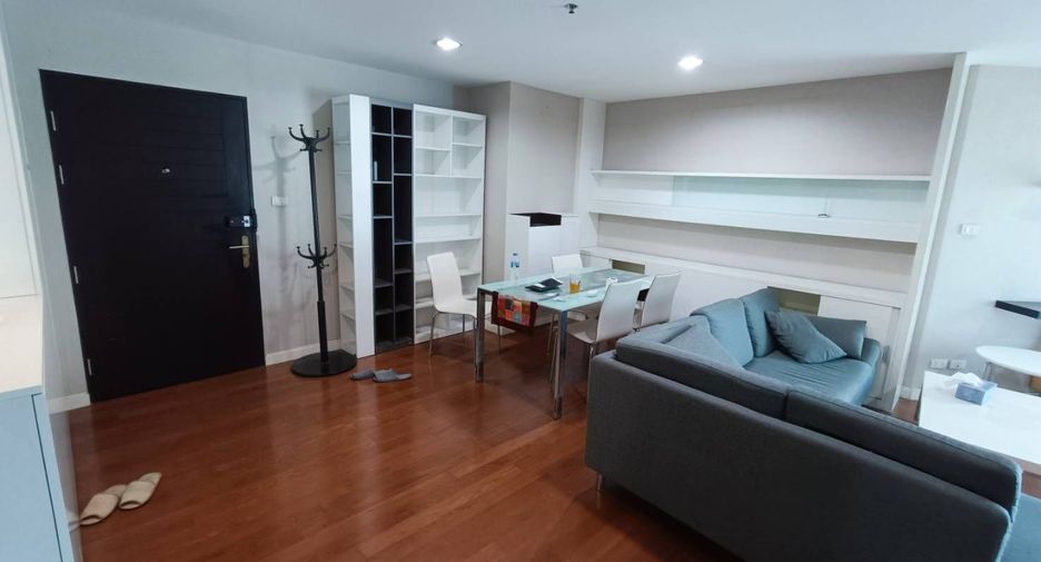 For rent 3 bedrooms condo in Huai Khwang, Bangkok