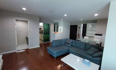 For rent 3 bedrooms condo in Huai Khwang, Bangkok