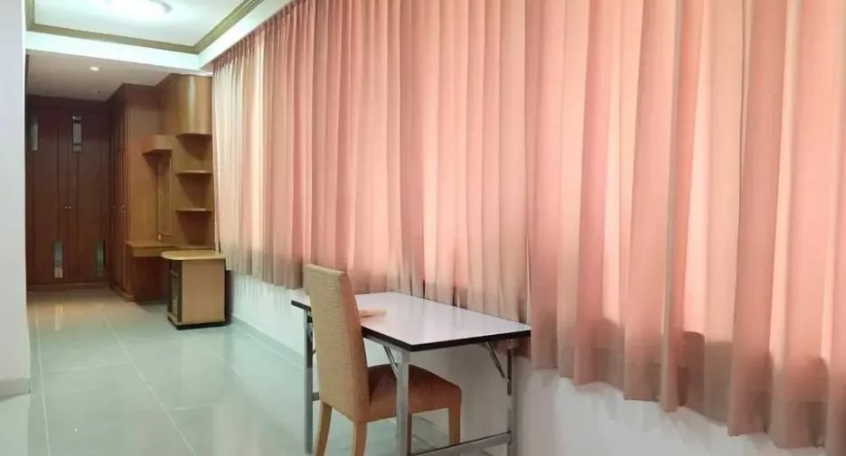 For rent 1 bed condo in Watthana, Bangkok