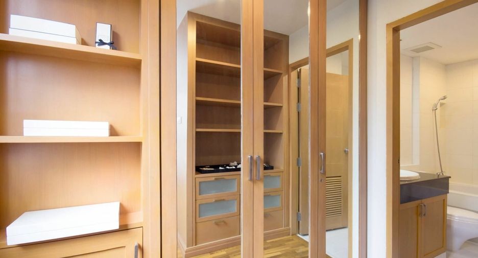 For rent 2 bedrooms apartment in Khlong Toei, Bangkok