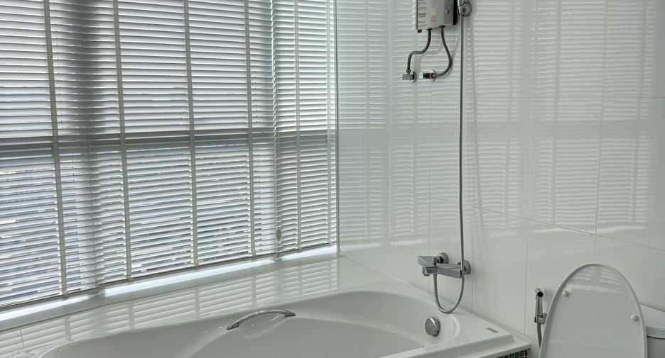 For sale 2 bedrooms condo in Bang Kapi, Bangkok