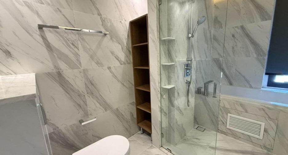 Condo en alquiler de 2 habitaciones en Khlong Toei, Bangkok
