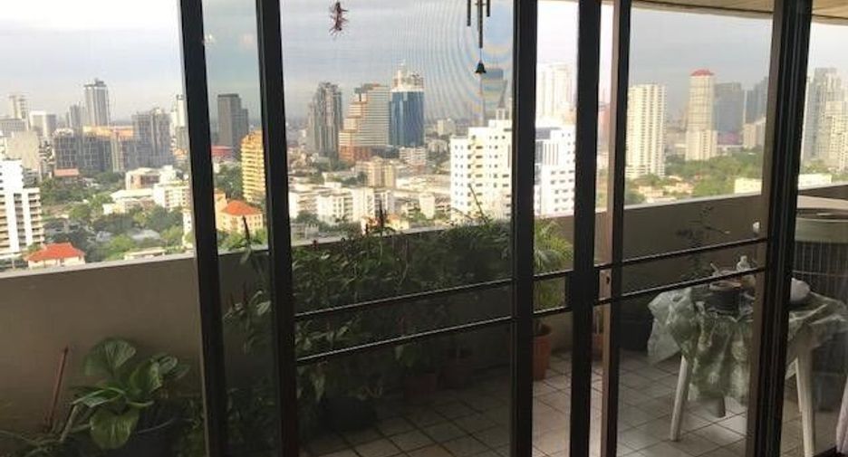 For sale 3 bedrooms condo in Watthana, Bangkok