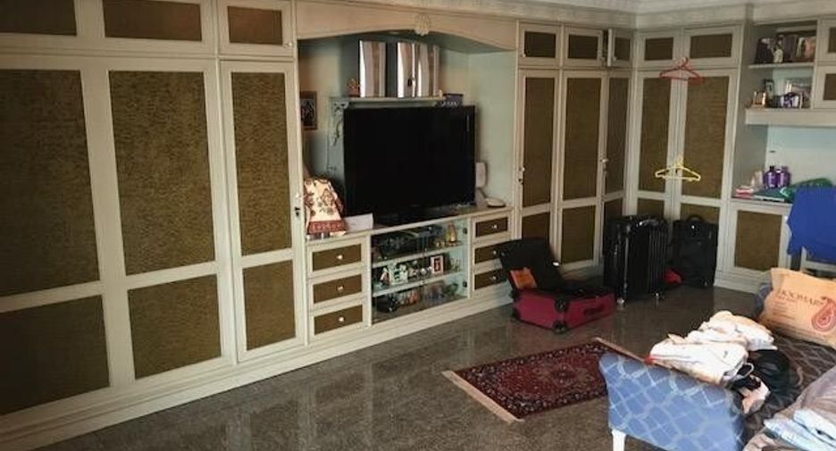 For sale 3 bedrooms condo in Watthana, Bangkok