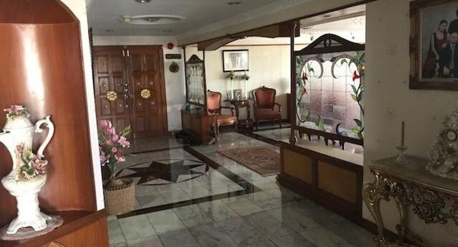 For sale 3 bedrooms condo in Watthana, Bangkok