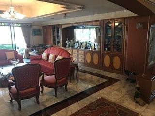 For sale 3 bedrooms condo in Watthana, Bangkok