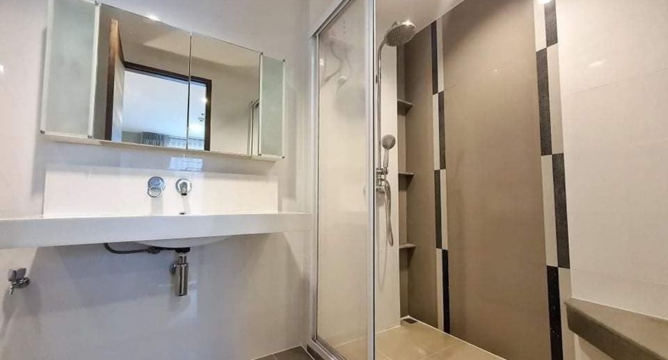 Wohnung zur Miete mit 1 Zimmer in Huai Khwang, Bangkok