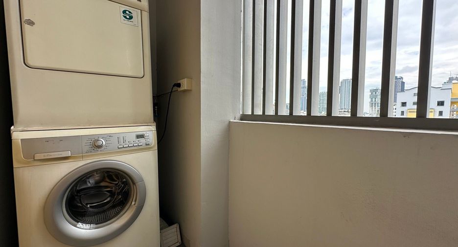 For rent 2 bedrooms condo in Khlong Toei, Bangkok
