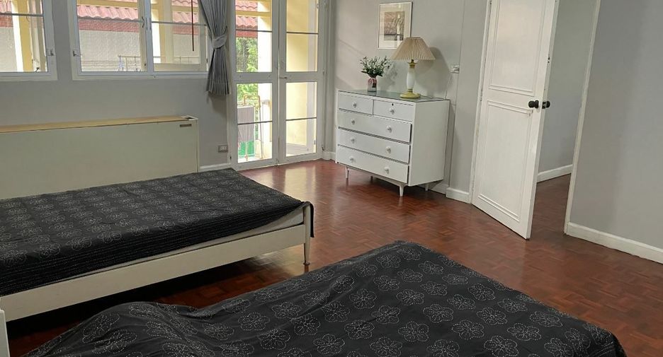 For rent 3 bedrooms apartment in Watthana, Bangkok