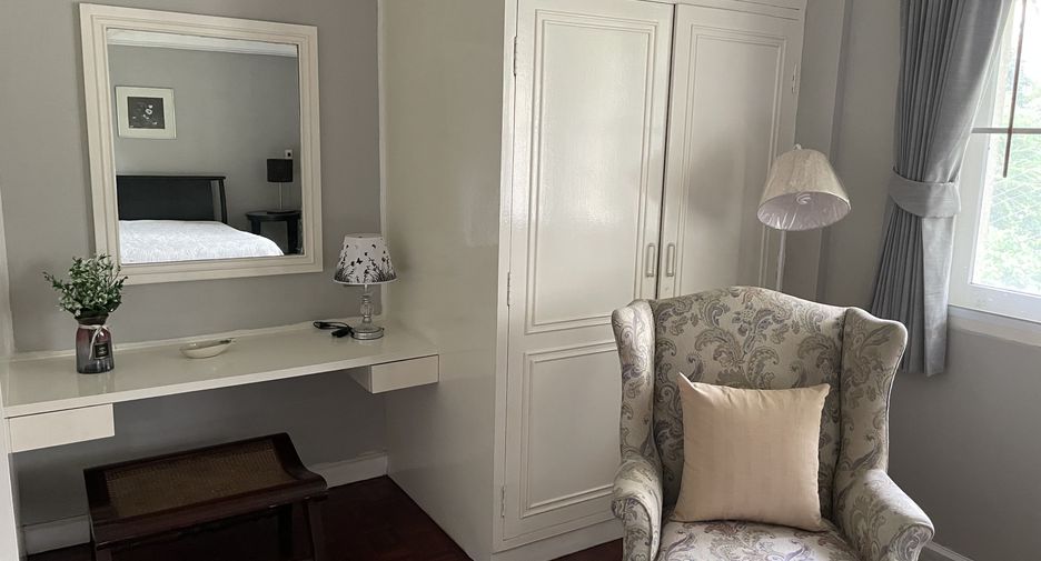 For rent 3 bedrooms apartment in Watthana, Bangkok