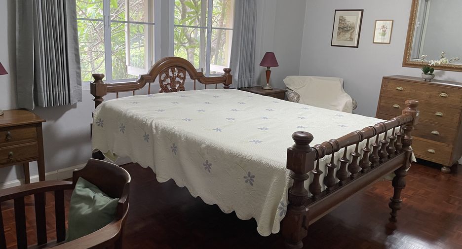 For rent 3 bedrooms apartment in Watthana, Bangkok