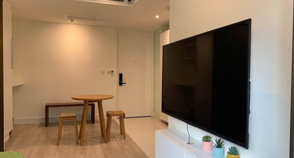 For rent 2 bedrooms condo in Sathon, Bangkok