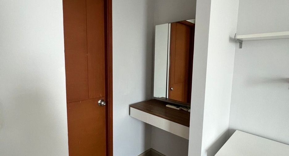 For rent 2 bedrooms condo in Khlong San, Bangkok