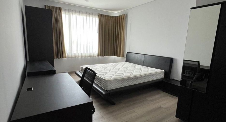 For rent 2 bedrooms condo in Khlong San, Bangkok