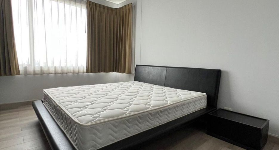 For rent 2 bedrooms condo in Khlong San, Bangkok