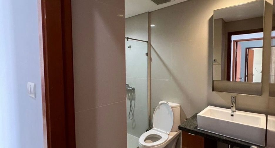 For rent 2 bedrooms condo in Khlong San, Bangkok