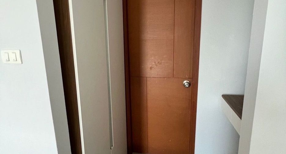 For rent 2 bedrooms condo in Khlong San, Bangkok