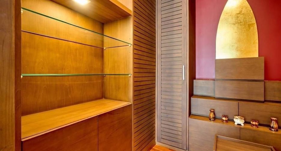 For sale 4 bedrooms house in Mueang Chiang Mai, Chiang Mai