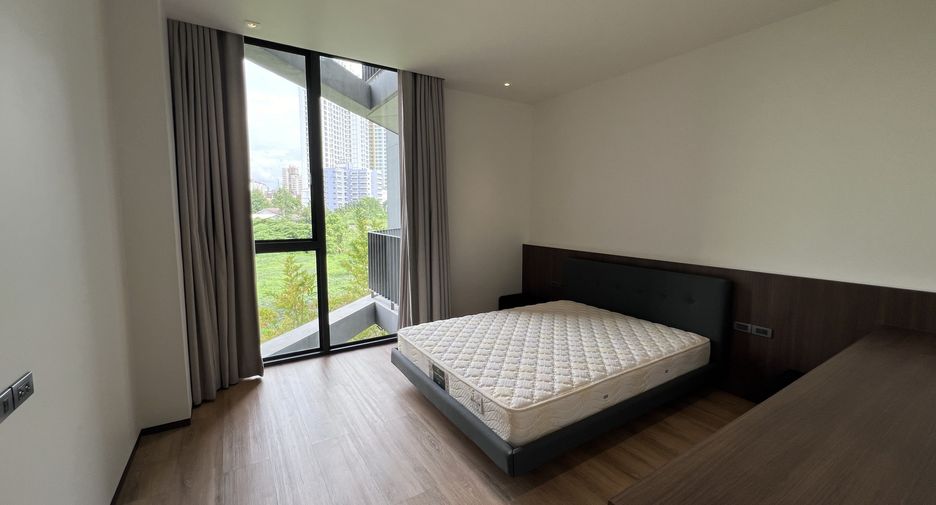 For rent 3 bedrooms condo in Khlong Toei, Bangkok