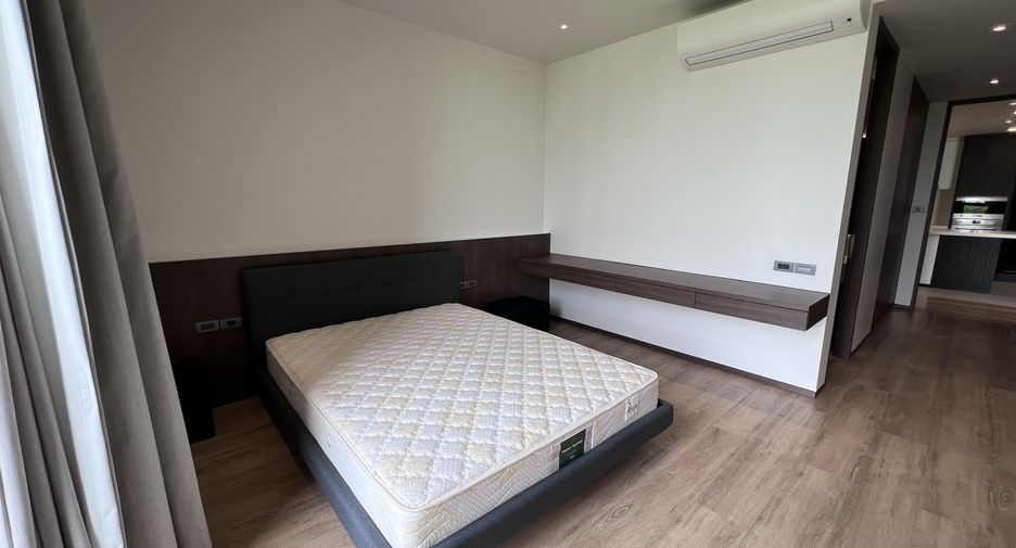 For rent 3 bedrooms condo in Khlong Toei, Bangkok