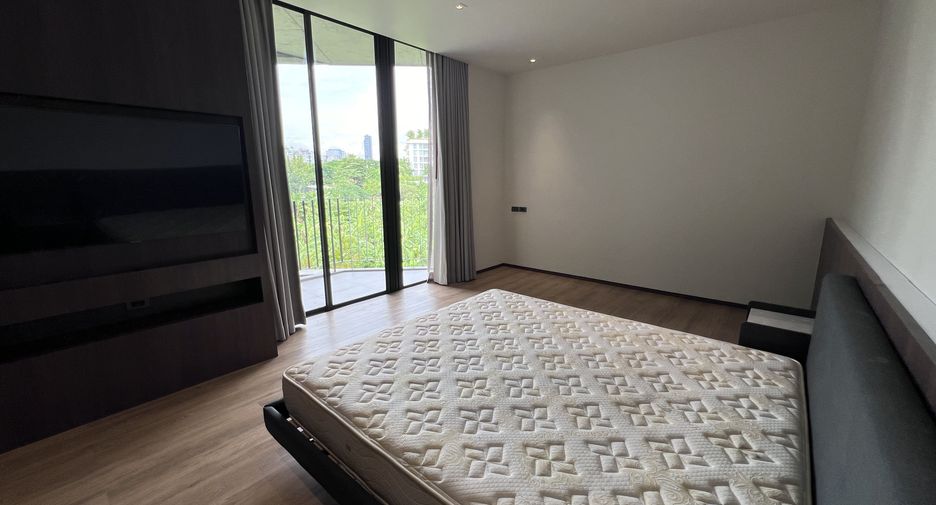 For rent 3 bedrooms condo in Khlong Toei, Bangkok