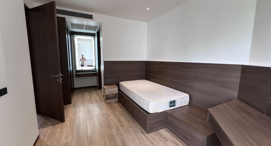 For rent 3 bedrooms condo in Khlong Toei, Bangkok