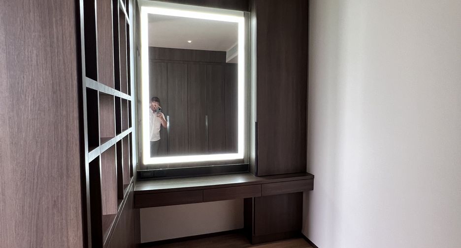 For rent 3 bedrooms condo in Khlong Toei, Bangkok