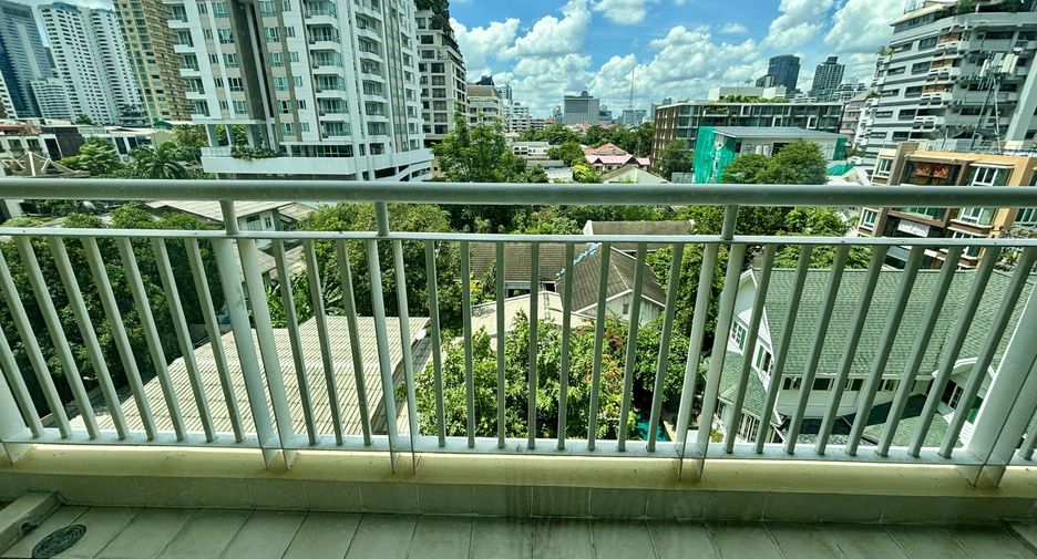 For rent 2 bedrooms condo in Watthana, Bangkok