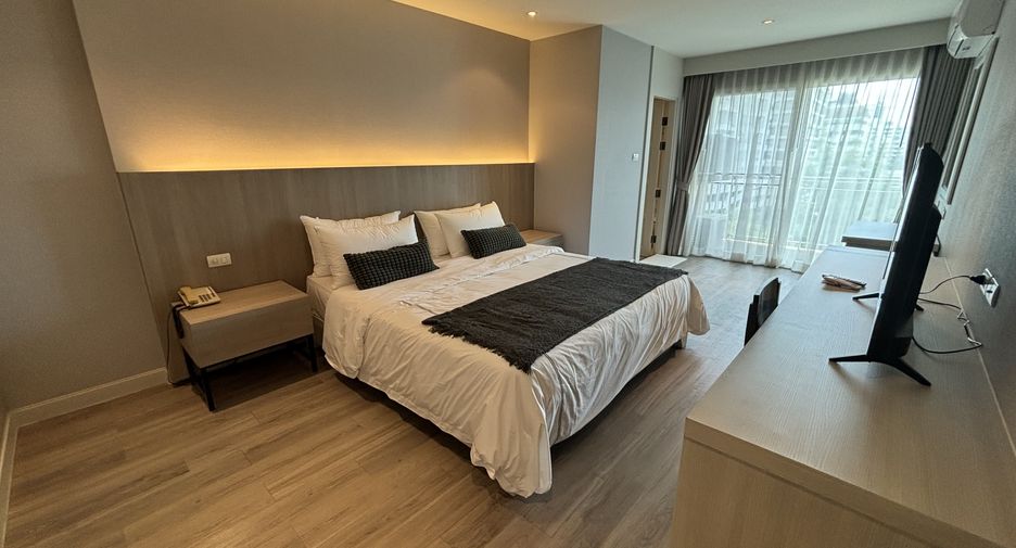 For rent 2 bedrooms condo in Watthana, Bangkok