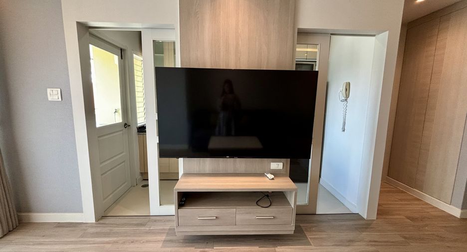 For rent 2 bedrooms condo in Watthana, Bangkok