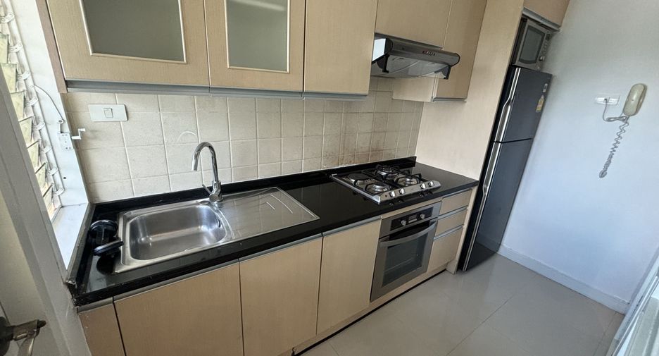 For rent 2 bedrooms condo in Watthana, Bangkok