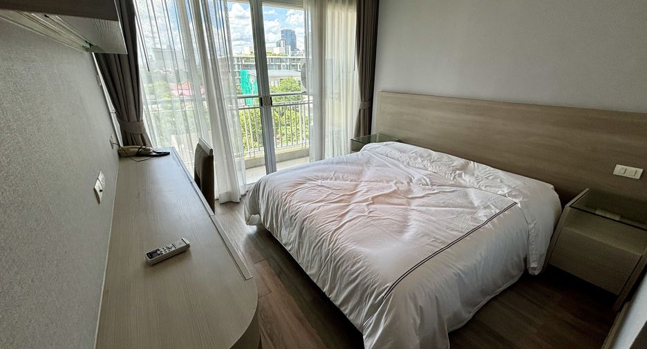 For rent 2 bedrooms condo in Watthana, Bangkok