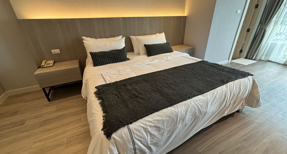 For rent 2 bedrooms condo in Watthana, Bangkok