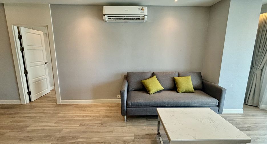 For rent 2 bedrooms condo in Watthana, Bangkok