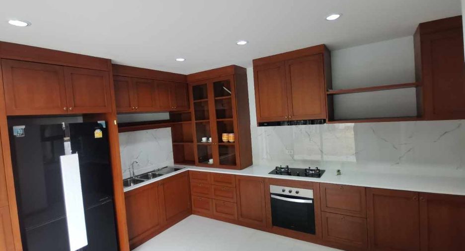 À vendre 4 chambres villa à Hang Dong, Chiang Mai