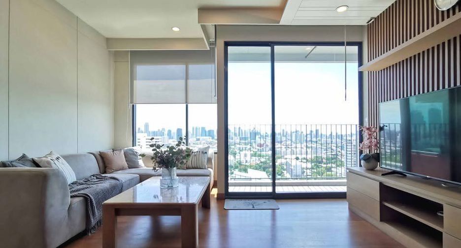 For rent 4 bedrooms condo in Yan Nawa, Bangkok