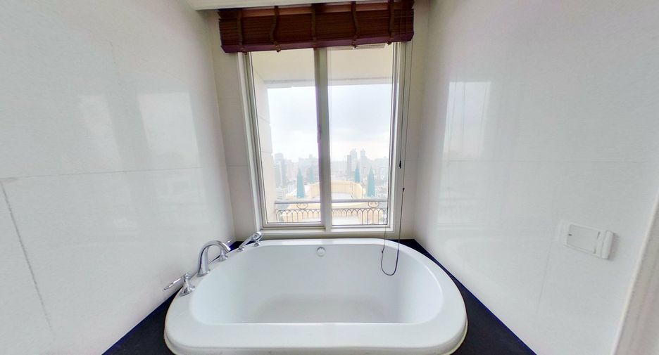 Wohnung zur Miete mit 3 Zimmer in Watthana, Bangkok
