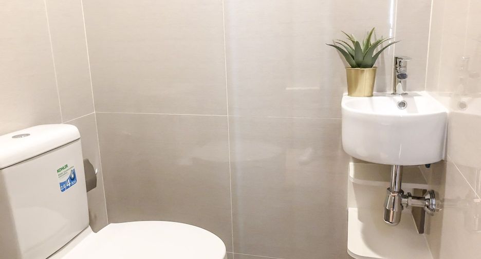 For rent studio condo in Khlong Toei, Bangkok