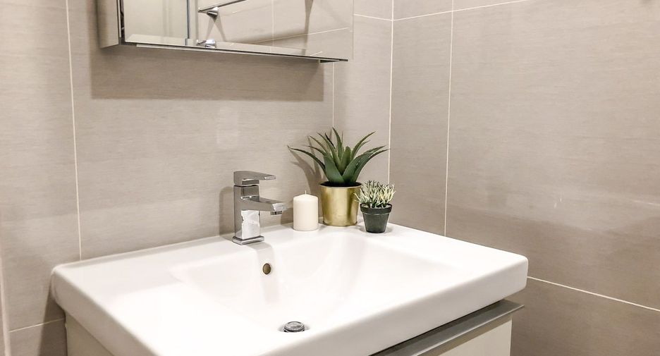 For rent studio condo in Khlong Toei, Bangkok