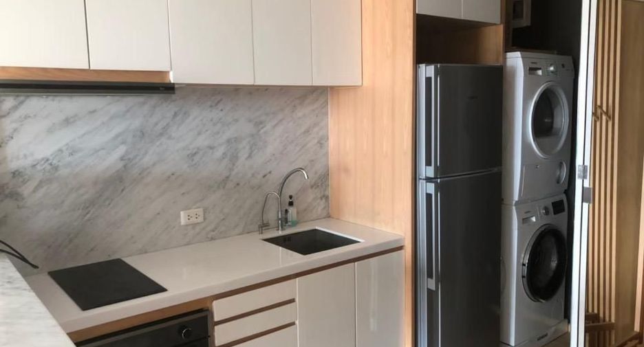 À vendre 1 chambre condo à Khlong Toei, Bangkok
