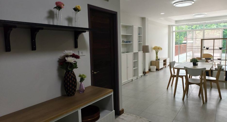 For sale 2 bedrooms townhouse in Mueang Chiang Mai, Chiang Mai