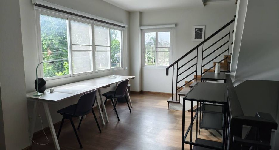 For sale 2 bedrooms townhouse in Mueang Chiang Mai, Chiang Mai