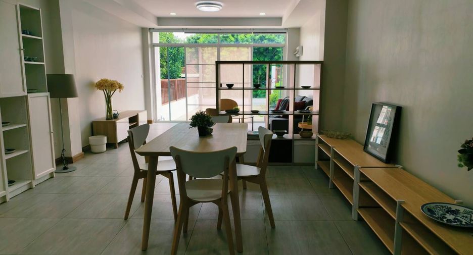 For sale 2 bedrooms townhouse in Mueang Chiang Mai, Chiang Mai