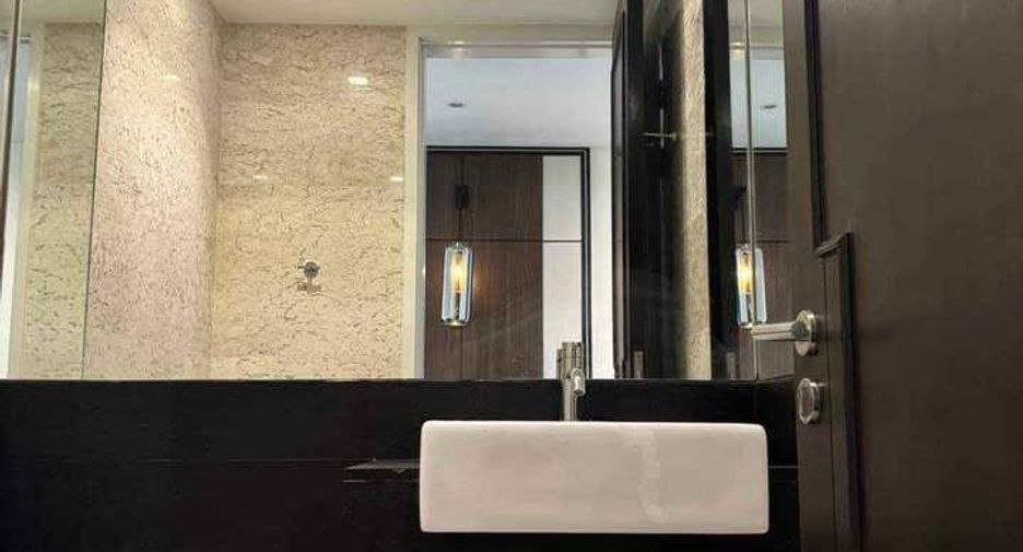 For rent 3 bedrooms condo in Yan Nawa, Bangkok
