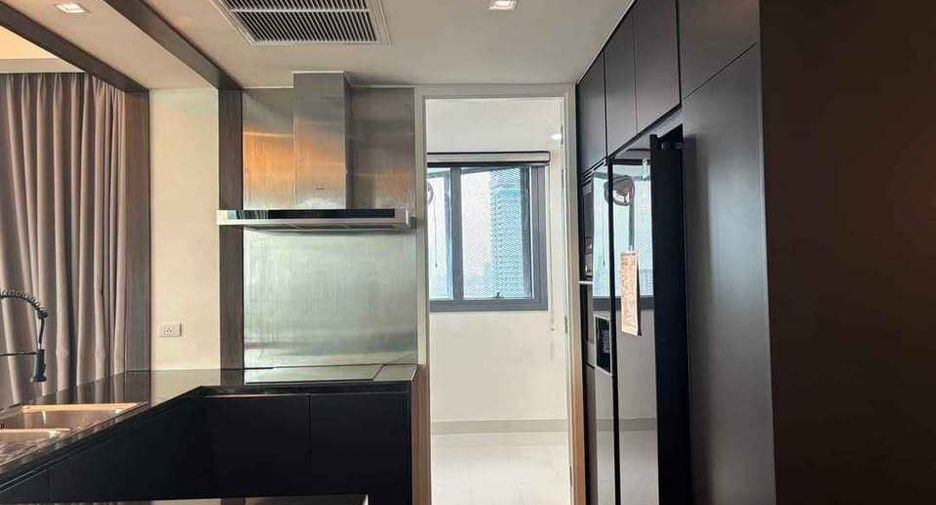 For rent 3 bedrooms condo in Yan Nawa, Bangkok